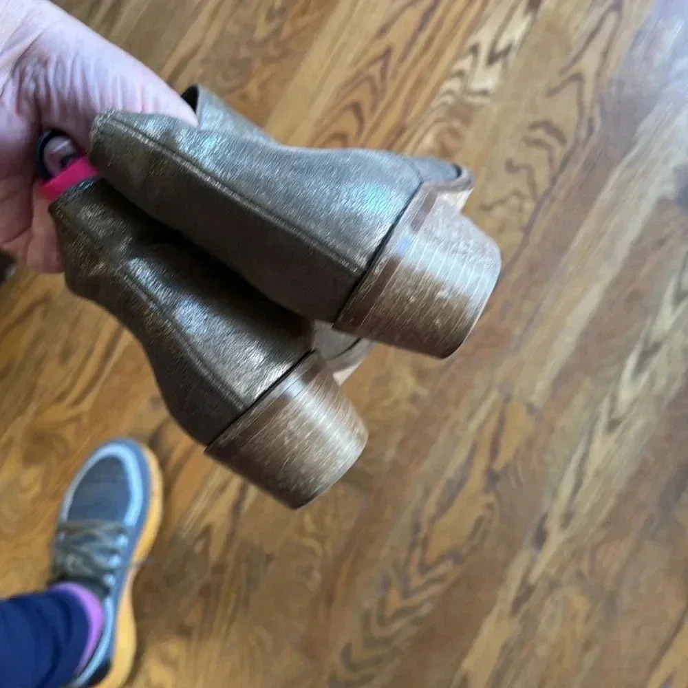 Sparkling golden brown booties size 9.5 - Picture 3 of 6